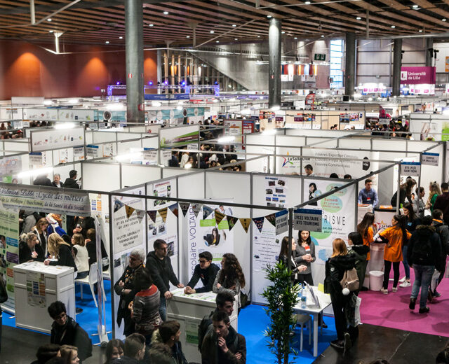 stands lors de salon de l'Etudiant